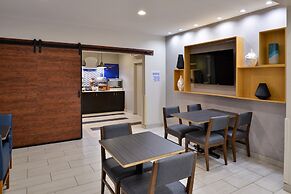 Holiday Inn Express Farmington - Bloomfield by IHG