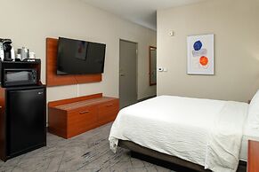 Holiday Inn Express Farmington - Bloomfield by IHG
