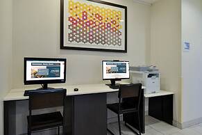 Holiday Inn Express Farmington - Bloomfield by IHG