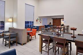Holiday Inn Express Farmington - Bloomfield by IHG