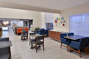 Holiday Inn Express Farmington - Bloomfield by IHG