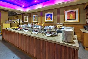 Crowne Plaza Dulles Airport by IHG