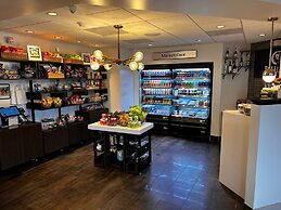 Crowne Plaza Dulles Airport by IHG