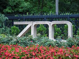 Crowne Plaza Dulles Airport by IHG