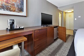Crowne Plaza Dulles Airport by IHG