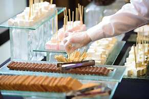 Crowne Plaza Dulles Airport by IHG