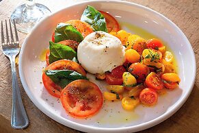 Sheraton Suites Market Center Dallas