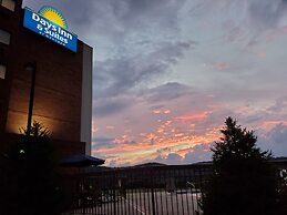 Days Inn & Suites by Wyndham Sutton Flatwoods