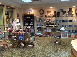 Days Inn & Suites by Wyndham Sutton Flatwoods