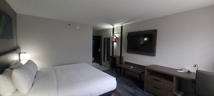 Clarion Pointe OKC Airport