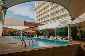 Radisson Hotel Brunei Darussalam