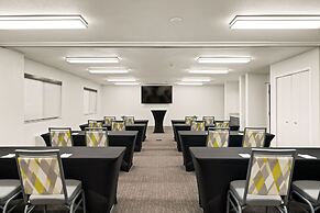 Oxford Suites Redding