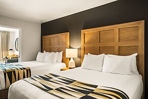 Oxford Suites Redding