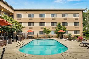Oxford Suites Redding