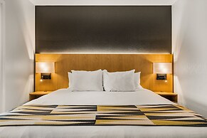 Oxford Suites Redding