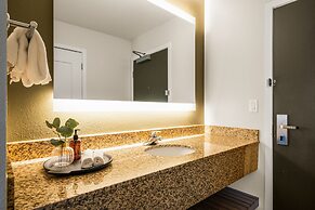 Oxford Suites Redding