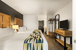 Oxford Suites Redding