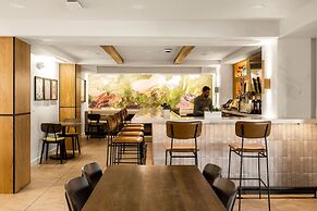 Oxford Suites Redding