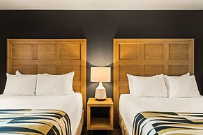 Oxford Suites Redding