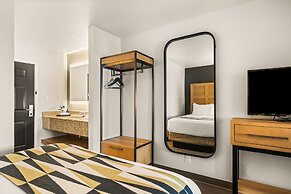 Oxford Suites Redding