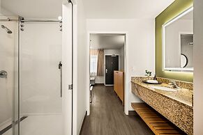 Oxford Suites Redding