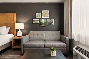 Oxford Suites Redding