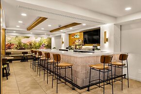 Oxford Suites Redding