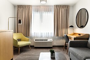 Oxford Suites Redding