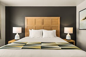 Oxford Suites Redding