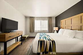 Oxford Suites Redding