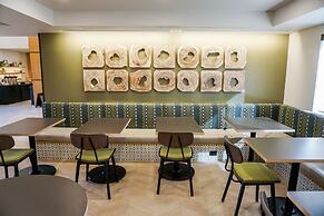 Oxford Suites Redding