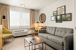 Oxford Suites Redding