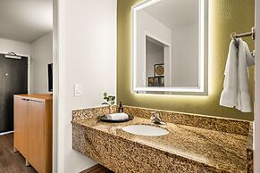 Oxford Suites Redding