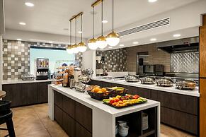 Oxford Suites Redding