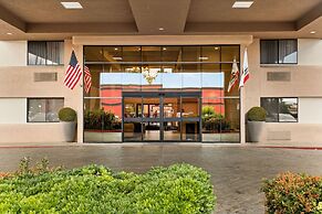 Oxford Suites Redding