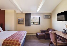 The Inn at Tomichi Village