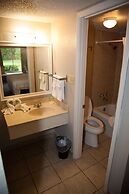 Days Inn by Wyndham Cocoa Cruiseport West At I-95/524