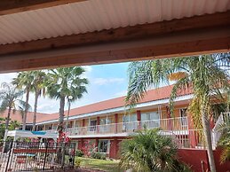 Days Inn by Wyndham Cocoa Cruiseport West At I-95/524