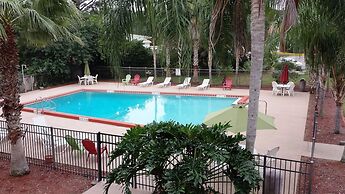 Days Inn by Wyndham Cocoa Cruiseport West At I-95/524