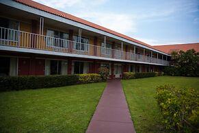 Days Inn by Wyndham Cocoa Cruiseport West At I-95/524