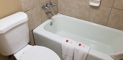 Days Inn by Wyndham Cocoa Cruiseport West At I-95/524