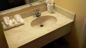 Days Inn by Wyndham Cocoa Cruiseport West At I-95/524