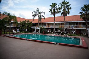 Days Inn by Wyndham Cocoa Cruiseport West At I-95/524