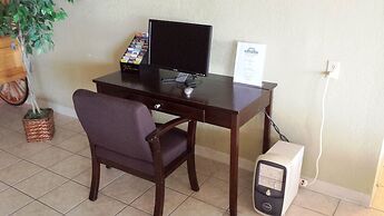 Days Inn by Wyndham Cocoa Cruiseport West At I-95/524