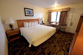 Days Inn by Wyndham Mackinaw City - Lakeview