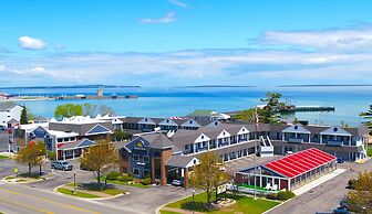 Days Inn by Wyndham Mackinaw City - Lakeview