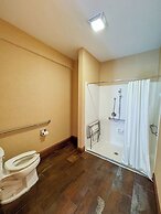 Days Inn by Wyndham Mackinaw City - Lakeview