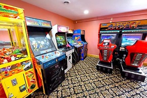 Days Inn by Wyndham Mackinaw City - Lakeview