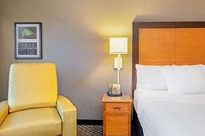 La Quinta Inn & Suites by Wyndham New Orleans Airport
