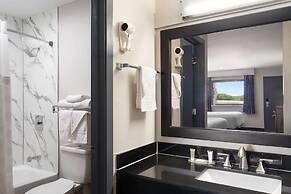 Days Inn & Suites by Wyndham Byram